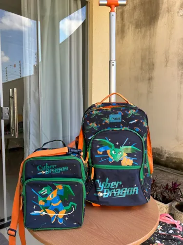 Mochila escolar de rodinhas infantil masculina com lancheira!