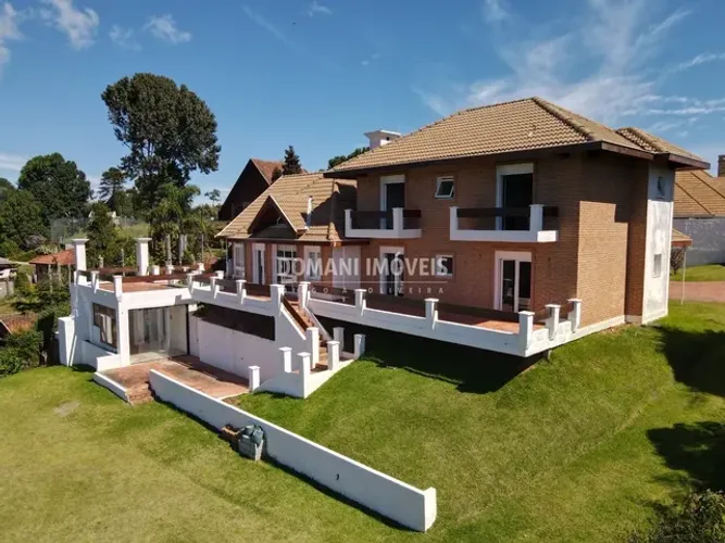 Linda Casa à Venda na Região do Alto da Vila Inglesa- Campos do Jordão/SP