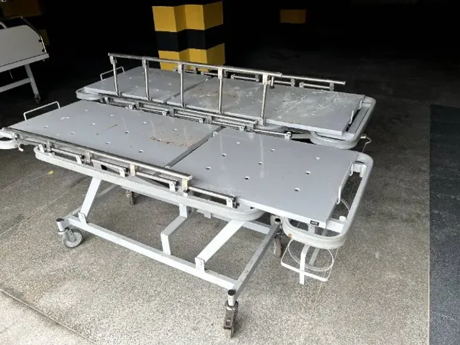 3 Macas hospitalares de transporte com suporte oxigenio