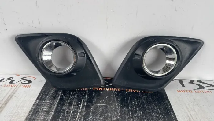Par Grade Farol Milha Esquerdo Hilux 2016 2017 2018