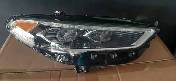 Ford fusão ano 2021 farol