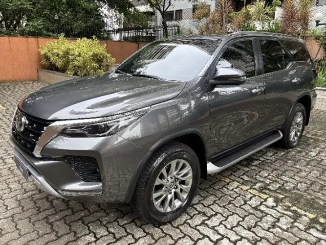 TOYOTA HILUX SW4 SRX 4X4 2.8 TDI 16V DIES. AUT.