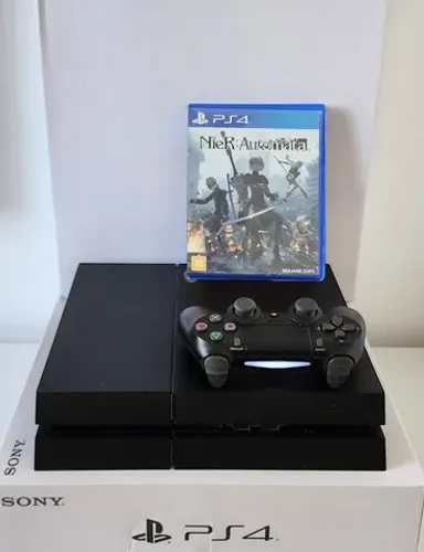 PS4 FAT 1TB c/ NIER AUTOMATA + GARANTIA - OFERTA IMPERDÍVEL
