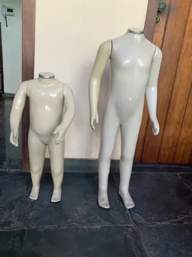 Manequins infantis para vitrine de loja 