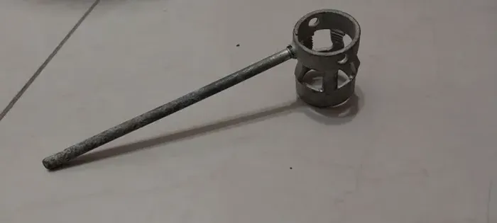 Tarraxa para fazer rosca em tubos de PVC.