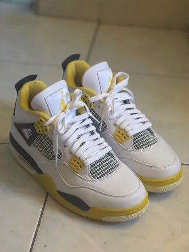 Tênis Nike Air Jordan 4 Vivid Sulfur Tamanho 41