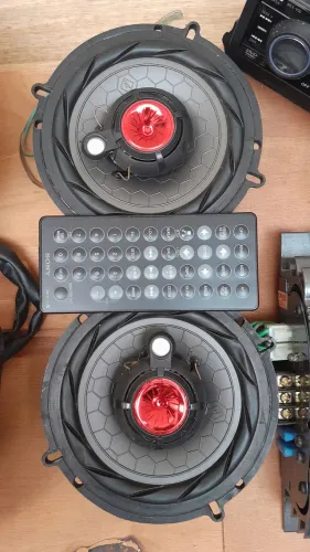 Jogo de Som Sony de carro.