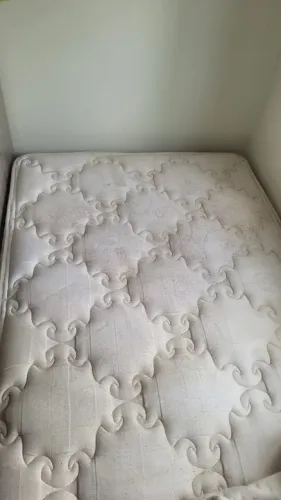 Cama box e colchão de solteiro