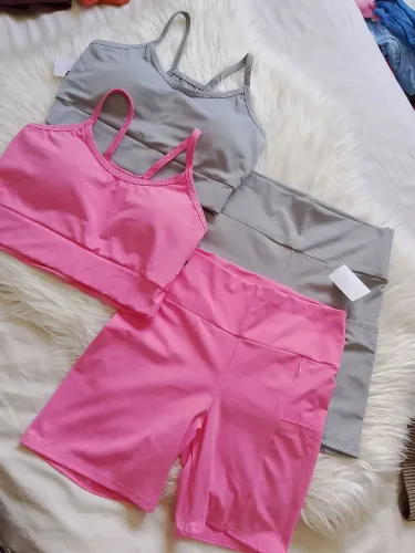 Conjunto de top e Shorts de Academia Rosa e Cinza