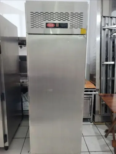 Refrigerador Vertical COZIL para Comércio