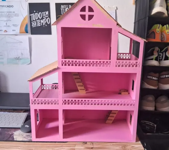 Casinha de bonecas (com as peças)