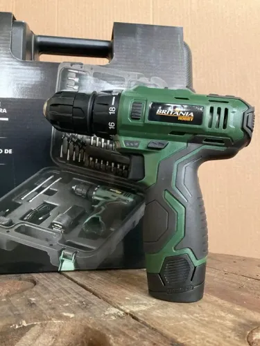 Parafusadeira e Furadeira Britânia Bivolt 2 em 1 maleta 50 acessórios - parcelo