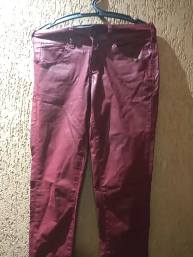 Calça Skinny Resinada marsala- Caricatura 