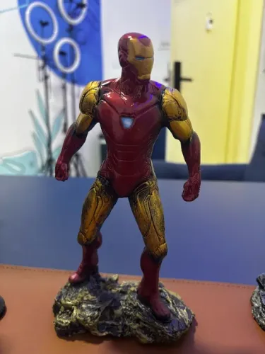 HOMEM DE FERRO EM RESINA