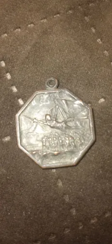 Medalhão Antigo