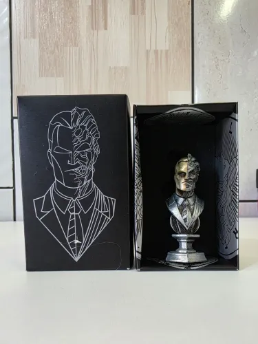 Busto Duas-Caras (Two-Face) - Omelete Box / DC / Metal