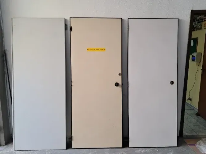 PORTA PARA DIVISÓRIAS