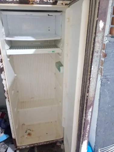 Geladeira gelando super Bem <br>Apenas com essas marcas que n interfere em nada 350