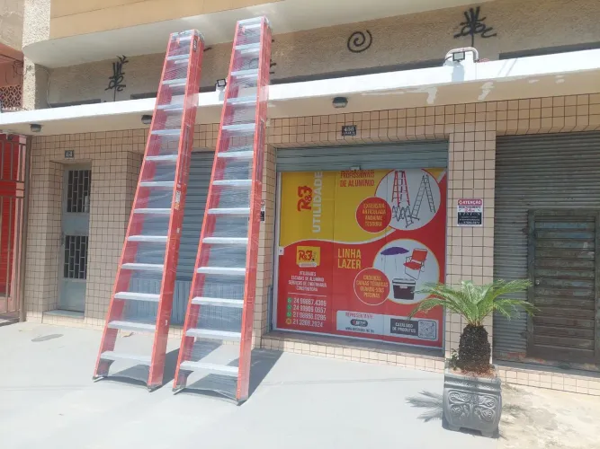 Escada de Fibra Tesoura Robusta Duplo Acesso 13 degraus