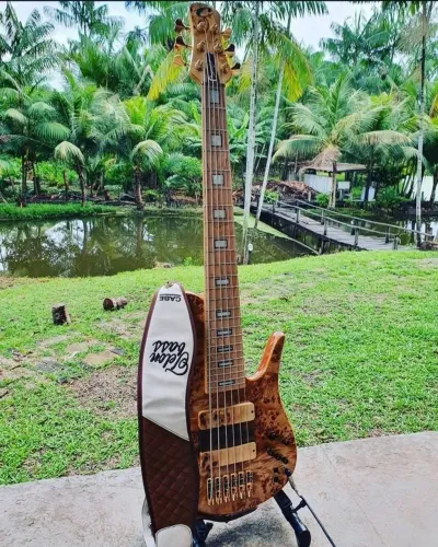 Contrabaixo Camazon 6c deluxe