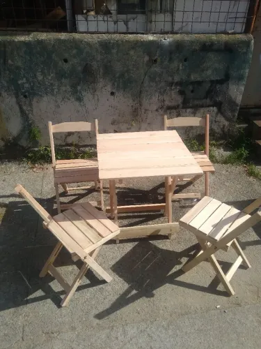 Jogo de mesa de madeira 