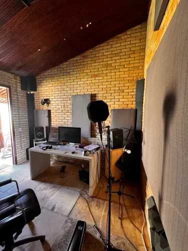 Espumas e painéis acústicos para estúdio de som áudio 