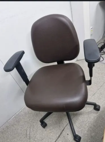 Cadeira diretor de escritório com rodinhas - Conforto e Praticidade