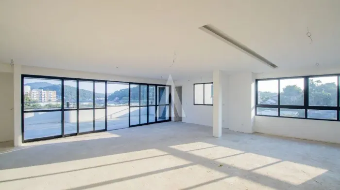 Cobertura com 3 suíte(s) à venda no bairro GLORIA em JOINVILLE, por R$ 1.700.000.00.