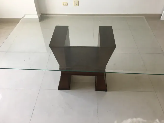 Mesa e armário