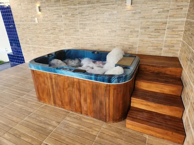 Jacuzzi Duplo Marca Europeia | Cromoterapia | Cascata | Com Deck de Madeira