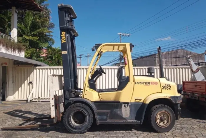Empilhadeira Hyster H155FT ano 2014, à Diesel, com capacidade para 7 toneladas, em MG