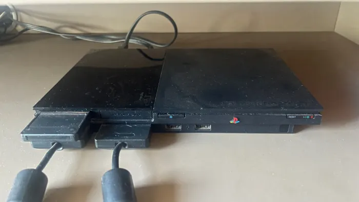 PlayStation 2 com +ou- 240 jogos