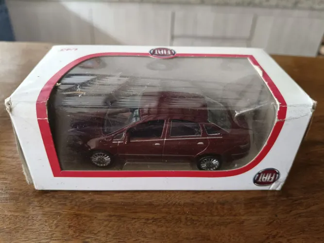 Miniatura Fiat Linea 1:43 norev