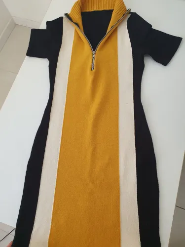 Vestido de inverno justo ao corpo- tecido grosso.