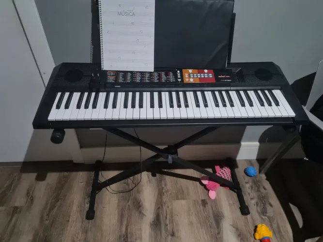 Teclado Yamaha PSR F51 + Suporte
