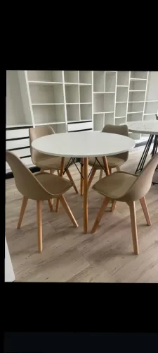 Mesa de jantar + 4 cadeiras