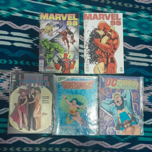 Lote de HQs e Revistas Formatinhos