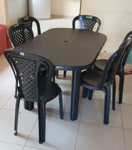 Conjunto de Mesa e Cadeiras para Restaurante
