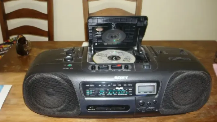 CD Player/ Rádio AM/FM/ Toca fita cassette SONY