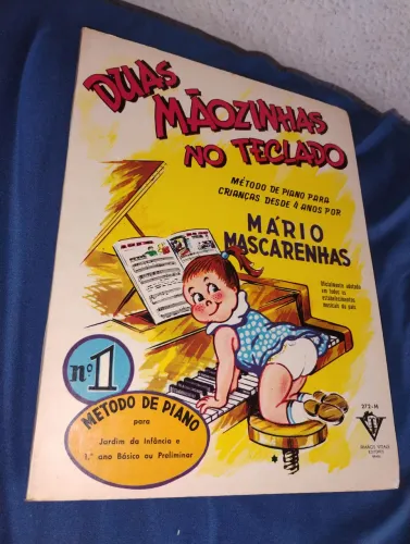 Duas mãozinhas no teclado / Mário Mascarenhas 