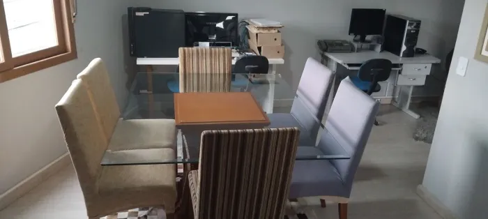 Mesa c/ Tampo de vidro e 6 cadeiras