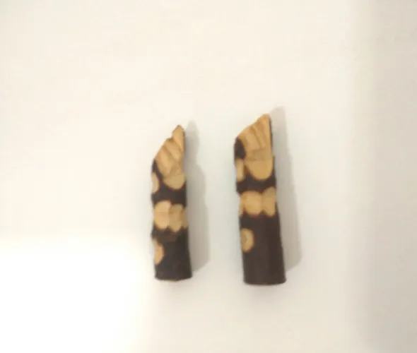 Duas figas da sorte Miniaturas de madeira