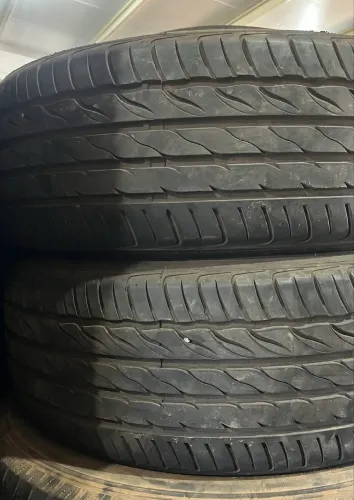 Par de pneus 17 Captiva 235/60 R17 semi novos 