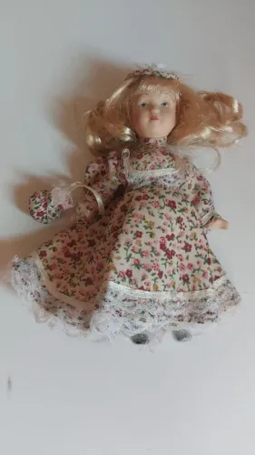 boneca de porcelana de época