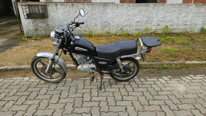 Intruder 125cc preta 2008