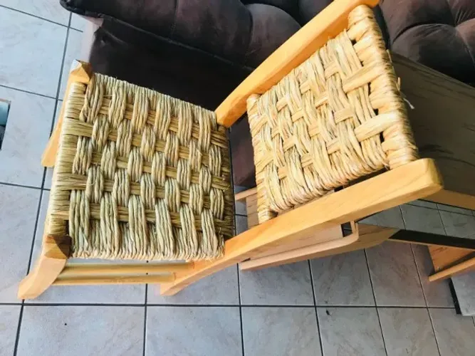 CADEIRA DE MADEIRA COM PALHA E NYLON NOVAS 