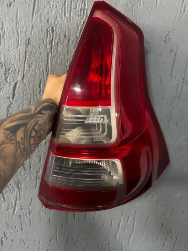 Lanterna Sandero - Lado esquerdo