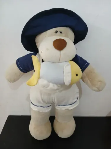 Urso de Pelúcia com Chapéu e Peixe