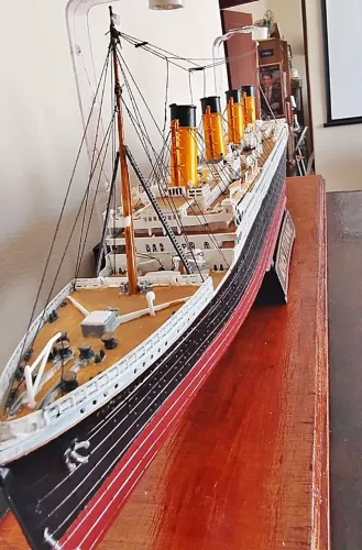 RMS Titanic Revell 1/400 Montado com Cupula e iluminado interno e externo.