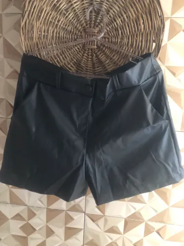 Short couro fake
